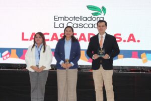Embotelladora La Cascada recibe el Premio a la Innovación Tecnológica en Alimentos y Bebidas 2025