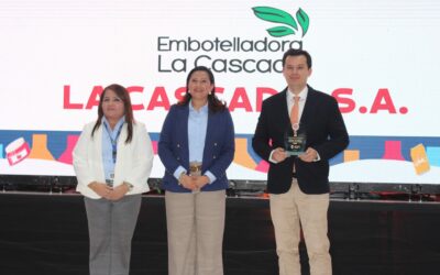 Embotelladora La Cascada recibe el Premio a la Innovación Tecnológica en Alimentos y Bebidas 2025