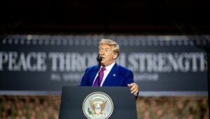 Trump podría cargar con arancel del 25% a Apple