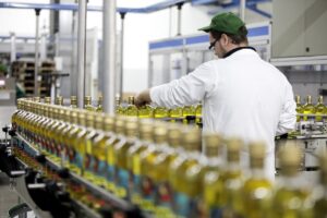 Argentina elimina retenciones a productos industriales para impulsar exportaciones