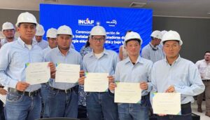 DELSUR junto a INCAF graduaron a 17 jóvenes en diferentes áreas