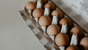 Administración estadounidense estaría demandando a California por precio de huevos