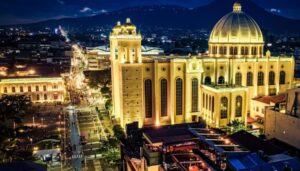 700 mil visitantes se espera recibir en agosto en el centro de San Salvador