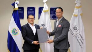 Superintendencia de Regulación Sanitaria y CNR firman convenio de cooperación