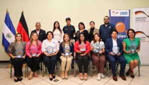 Reconocieron a empresas salvadoreñas por acciones por la juventud del país