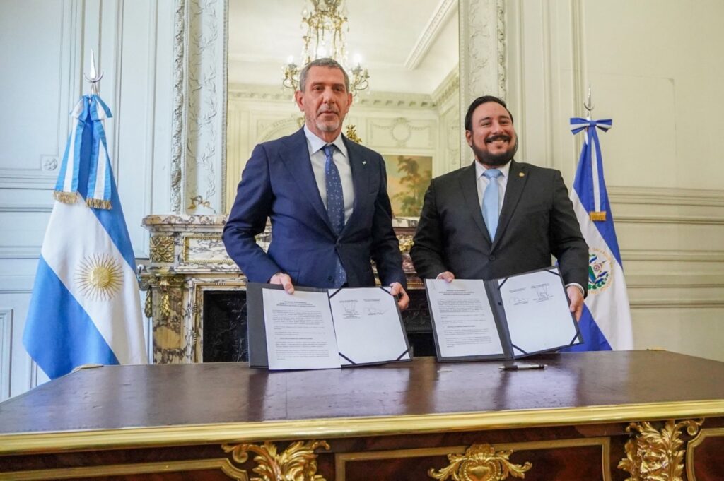 El Salvador y Argentina alcanzaron un acuerdo para facilitar vuelos directos