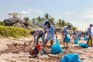 La Unión Europea realizó una jornada de limpieza en playas de El Salvador