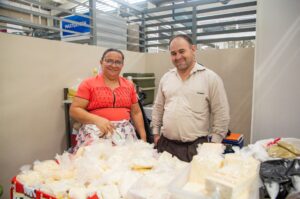 Plan piloto en El Salvador propone transición de algunas empresas informales a la formalidad