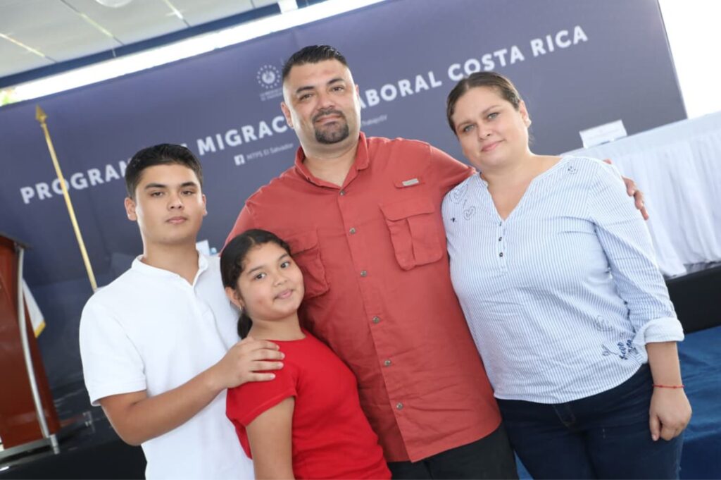Salvadoreños trabajarán en Costa Rica