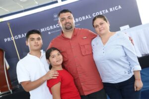 Salvadoreños trabajarán en Costa Rica