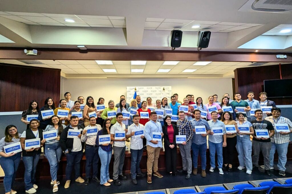 INQUIFAR graduó a primer grupo de capacitación