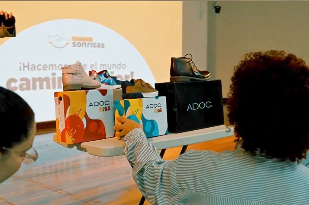 ADOC anunció la entrega de zapatos junto a organizaciones