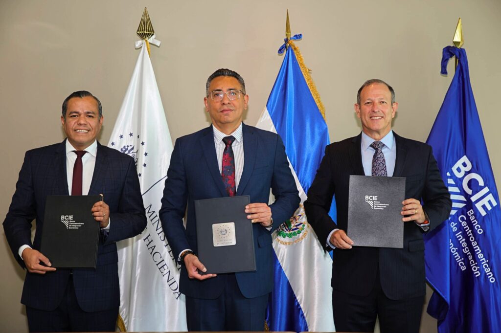 El Salvador firmó financiamiento con el BCIE para el proyecto de Surf City II