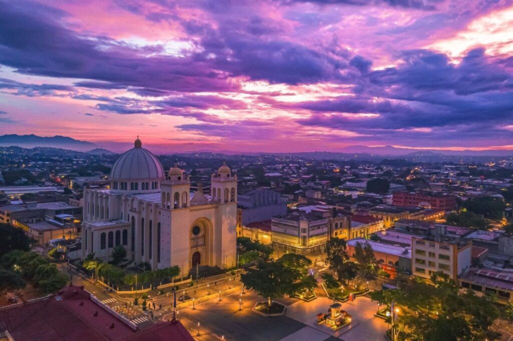 La economía salvadoreña creció en el segundo trimestres de 2025