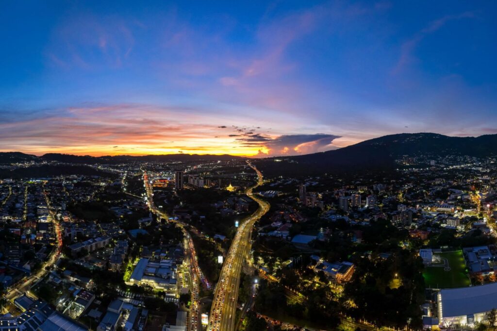 Destacan crecimiento de 4.5% en segundo trimestre de economía salvadoreña
