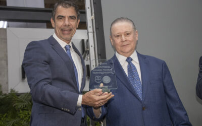 Dragons Award of Happiness e INCAE reconocen a Armando Mendiola por su liderazgo inspirador