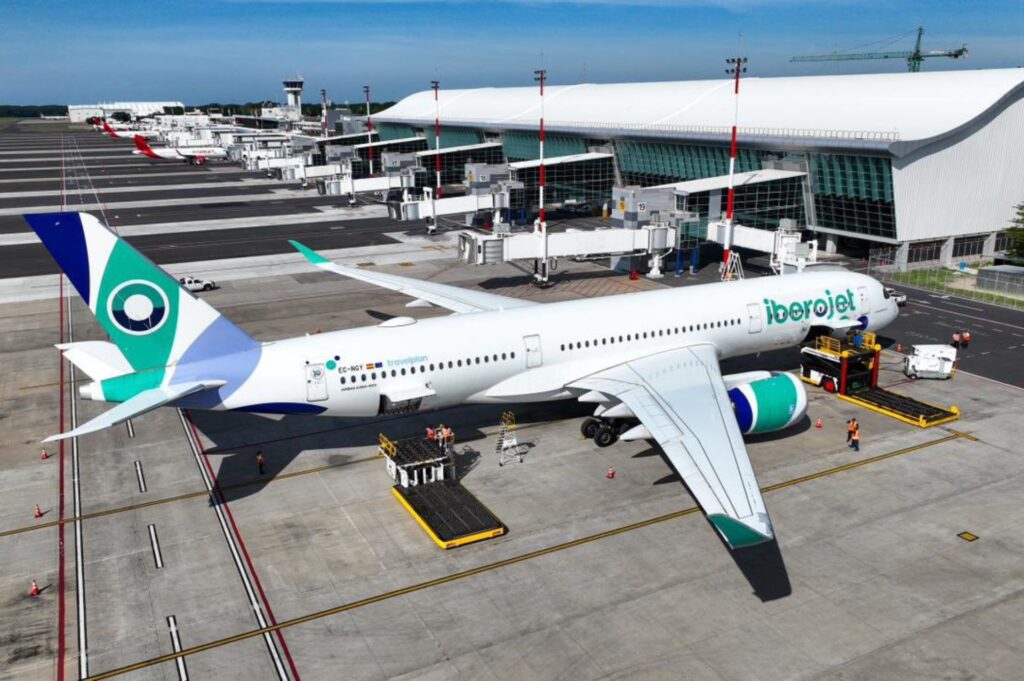 El Salvador recibió por primera vez un vuelo charter de Iberojet