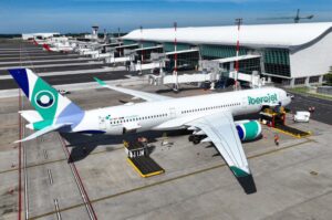 El Salvador recibió por primera vez un vuelo charter de Iberojet