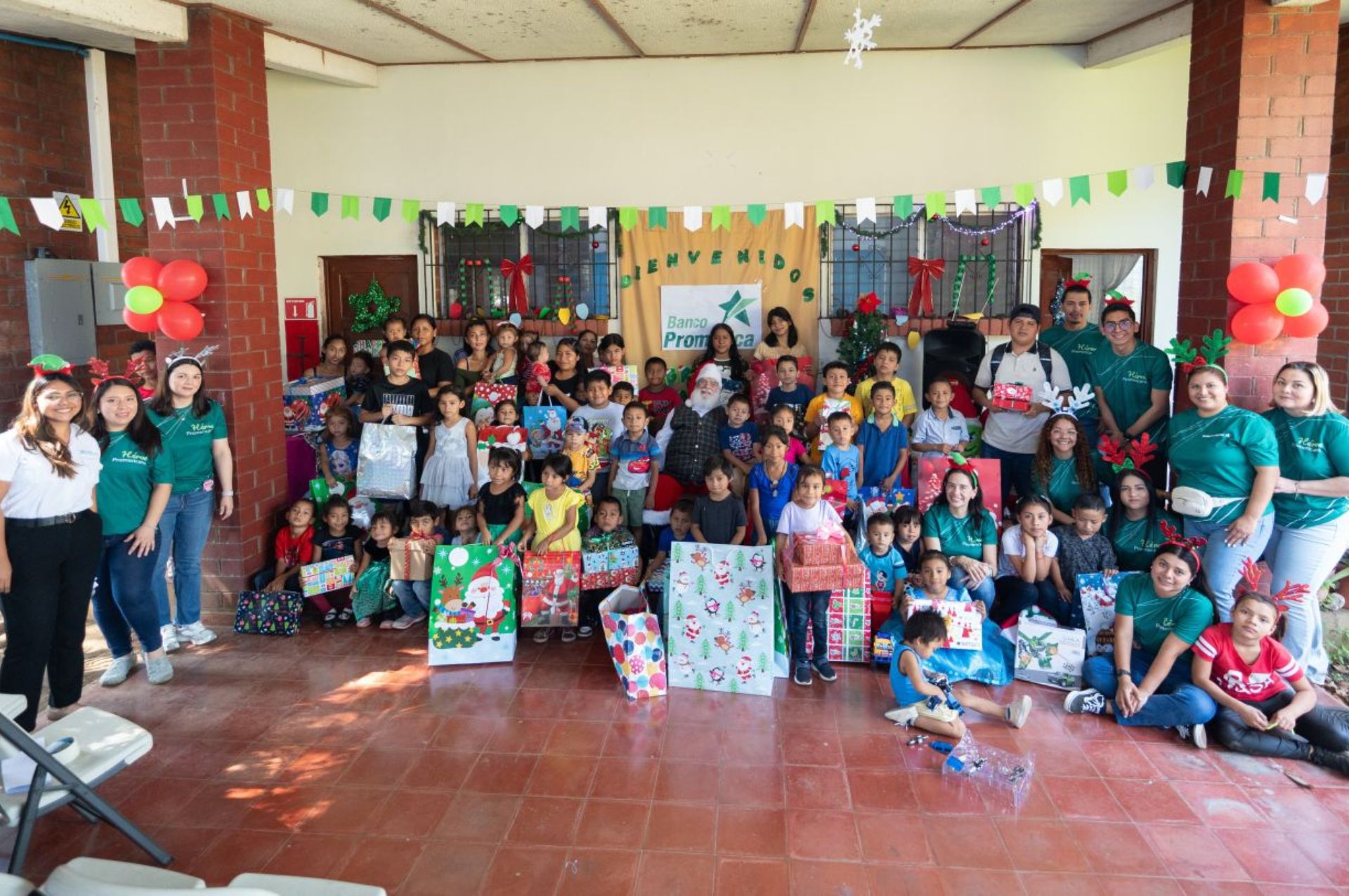 Banco Promerica llevó la alegría navideña a niños de Aldeas Infantiles SOS en Sonsonate