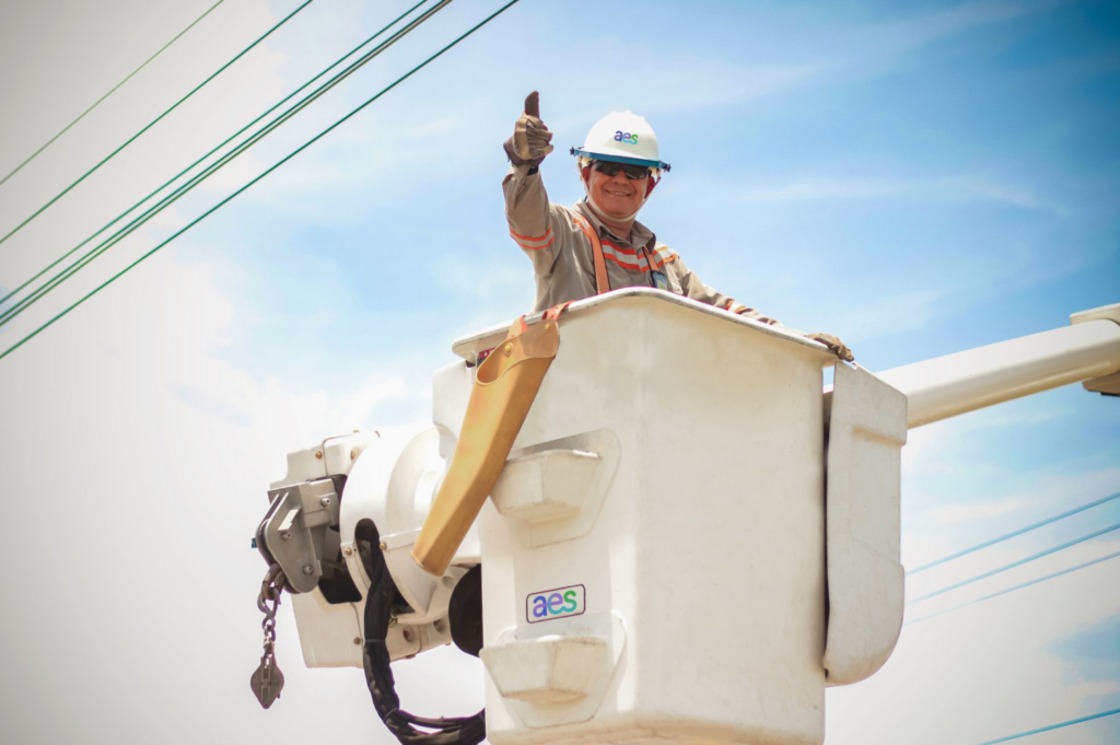 AES fue reconocida como una de las mejores empleadores de El Salvador