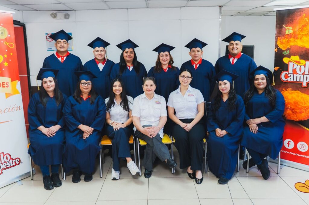 Colaboradores de Grupo Campestre finalizan Escuela Gerencial