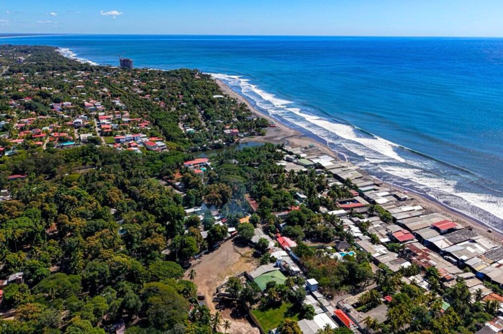 Plantas desalinizadoras benefician a zonas de El Salvador e impulsan dinamización económica