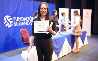 Fundación Suriano Siu entregó becas para seguir transformando su futuro