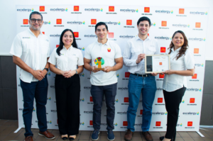 Excelergy y EcoGox entregan Certificado de Energía Renovable a McDonald´s El Salvador