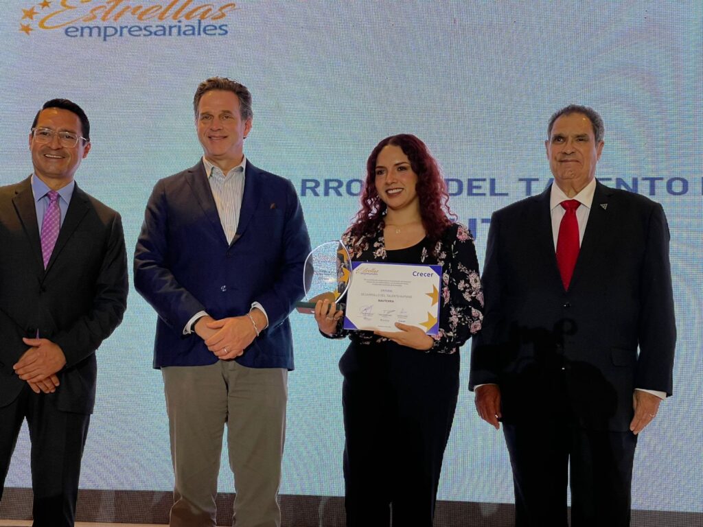AFP Crecer otorga dos reconocimientos a Nauterra por su compromiso con sus colaboradores
