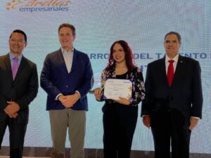 AFP Crecer otorga dos reconocimientos a Nauterra por su compromiso con sus colaboradores