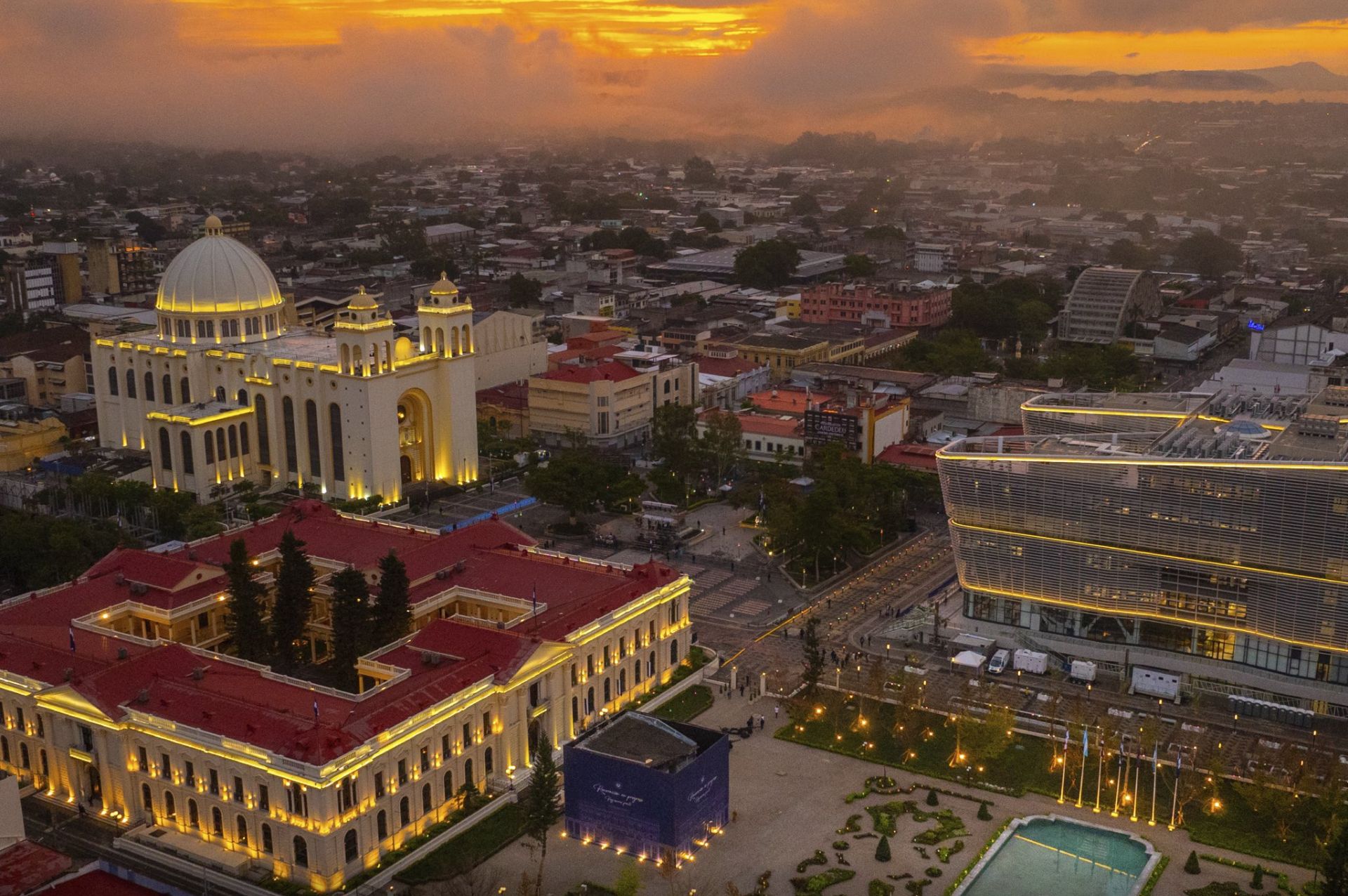 Banco Mundial proyecta un crecimiento del 3.2% para El Salvador El Banco Mundial proyectó un crecimiento del 3.2% para El Salvador, dejando ver el trabajo que está haciendo el país para mejorar la economía.