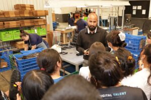 Empresas ADOC tuvo acercamiento de estudiantes a su planta de producción
