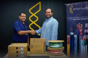 Enerwire realizó un donativo para el proceso educativo de universitarios