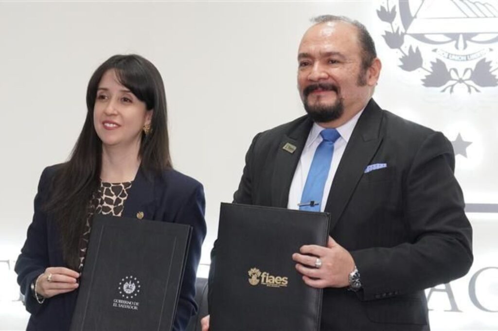 FIAES y Cancillería firman acuerdo de cooperación de El Salvador en beneficio del medio ambiente