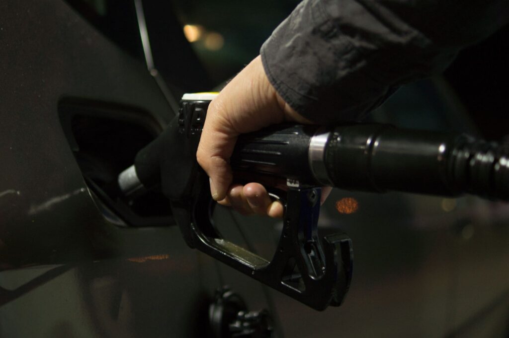 Combustibles al alza en El Salvador, opciones para disminuir su impacto en la industria