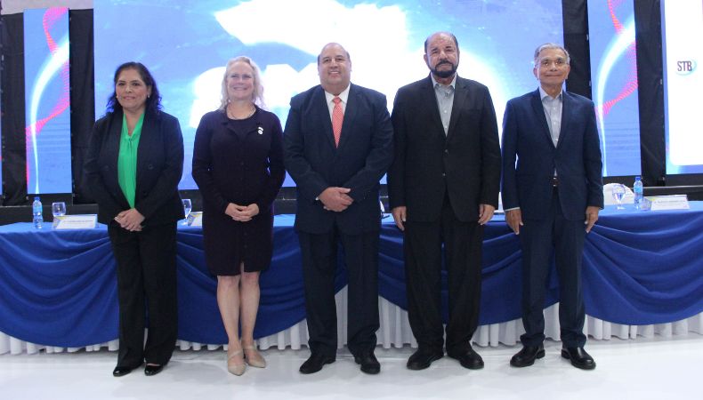ASI realizó Cumbre de la Industria 2026 La Asociación Salvadoreña de Industriales (ASI) realizó este 10 de junio su evento denominado Cumbre de la Industria edición del 2026.