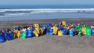 IPSA participó en una jornada de limpieza en Playa El Majahual