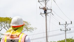 AES EEO fortalece infraestructura eléctrica del oriente del país