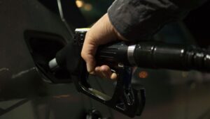 Alza de combustibles plantea retos para la industria salvadoreña
