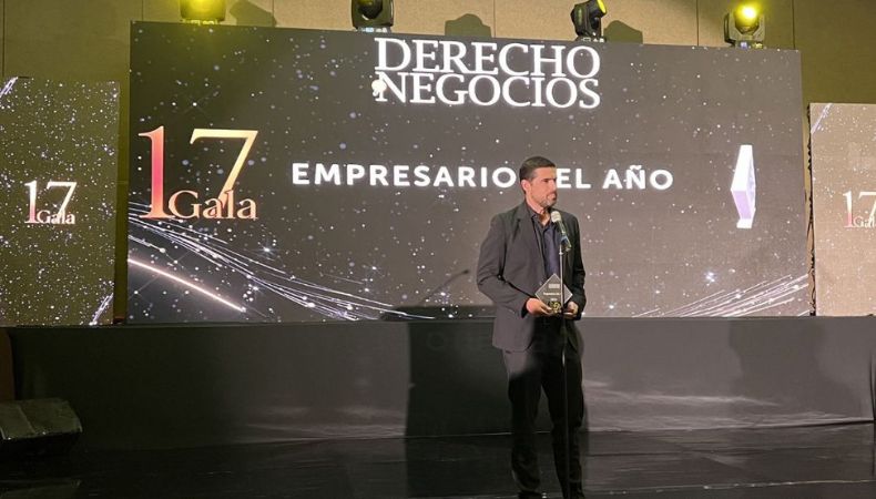 Revista entregó reconocimientos a figuras empresariales y públicas